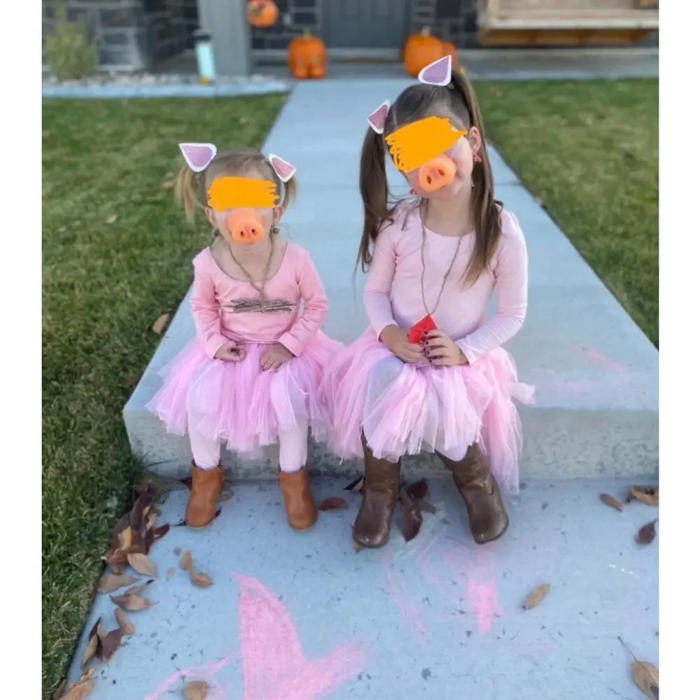 3 Little Pigs and the Big Bad Wolf Family Costumes - Picture 12 of 13